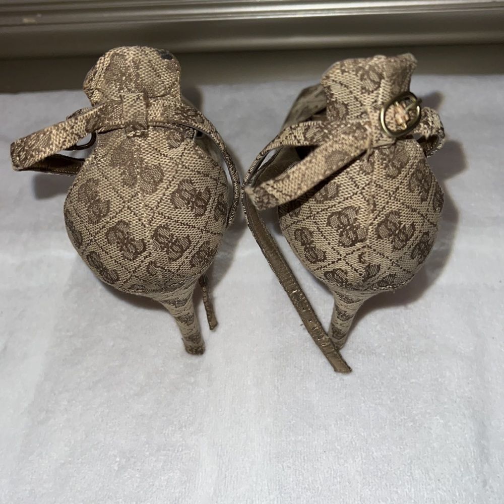 𝅺Guess Heels - Picture 4 of 5